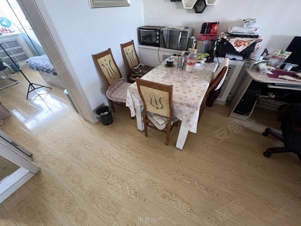 锦州凌河铁东市场延安路五段小区延安路五段,多层五楼,89平米,两室,干净整洁,包取暖出租房源真实图片