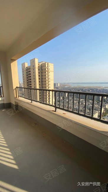 有钥匙山水氿城19楼167平四室两厅两卫横版户型