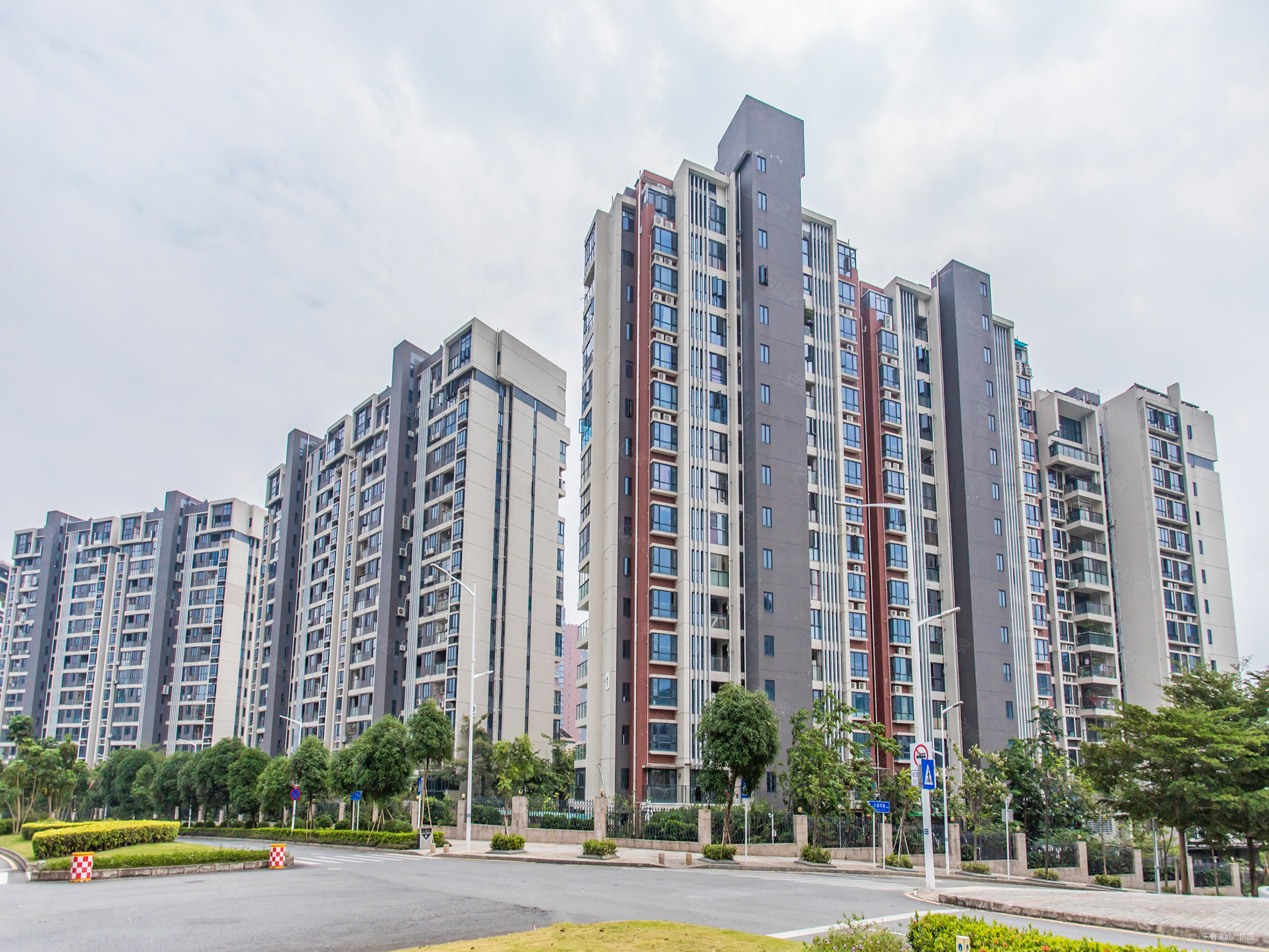 深房传麒山4室2厅2卫151.29㎡南北779万