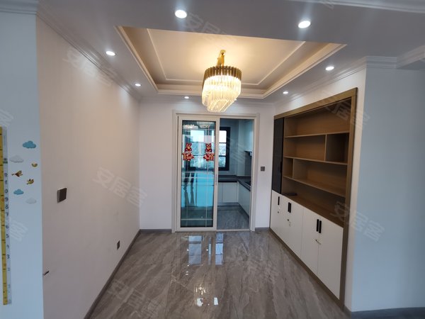 青岛城阳白云山公园澜公馆(新上好房 手慢无)精装套四 拎包入住 随时