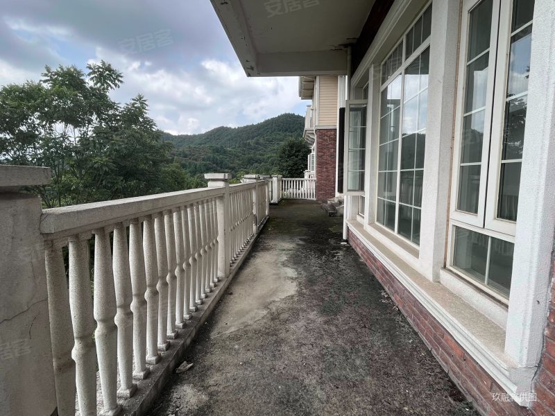 花园2亩多看湖湖景别墅中粮御岭湾成都十大豪宅