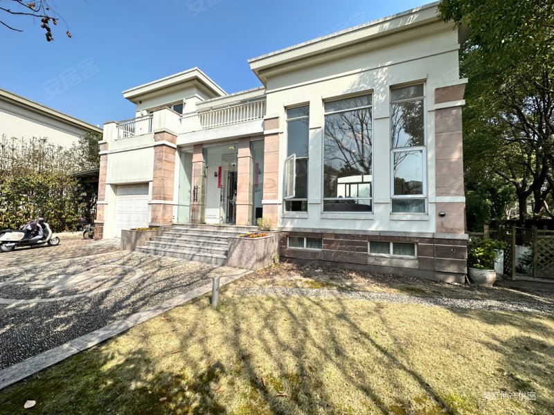 双首层别墅采光足大花园值得拥有