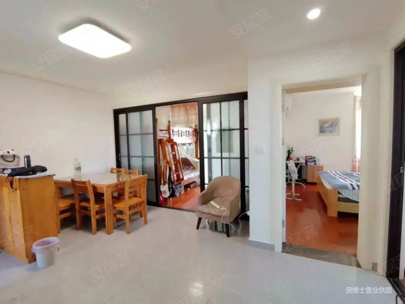 金雅苑 交通便捷 商品房 有电梯 精装可拎包入住 刚需小三居