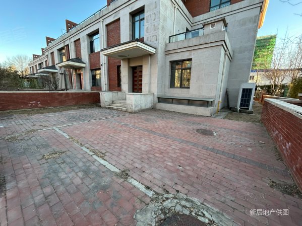 豪宅~艾力枫舍~享受奢华 三年不出房联排别墅地上三层下跃一层