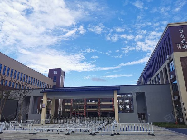 苏州吴江运东大运河府大运河府,精装修4房2厅2卫3300月可谈,中上楼层.