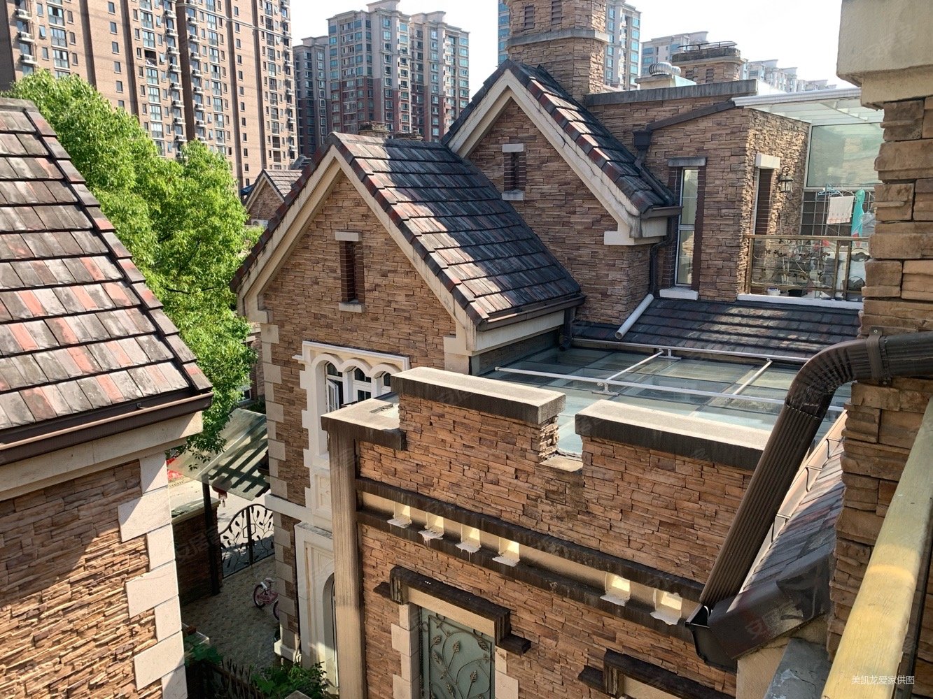 绿地梧桐院别墅5室3厅3卫296㎡南1430万