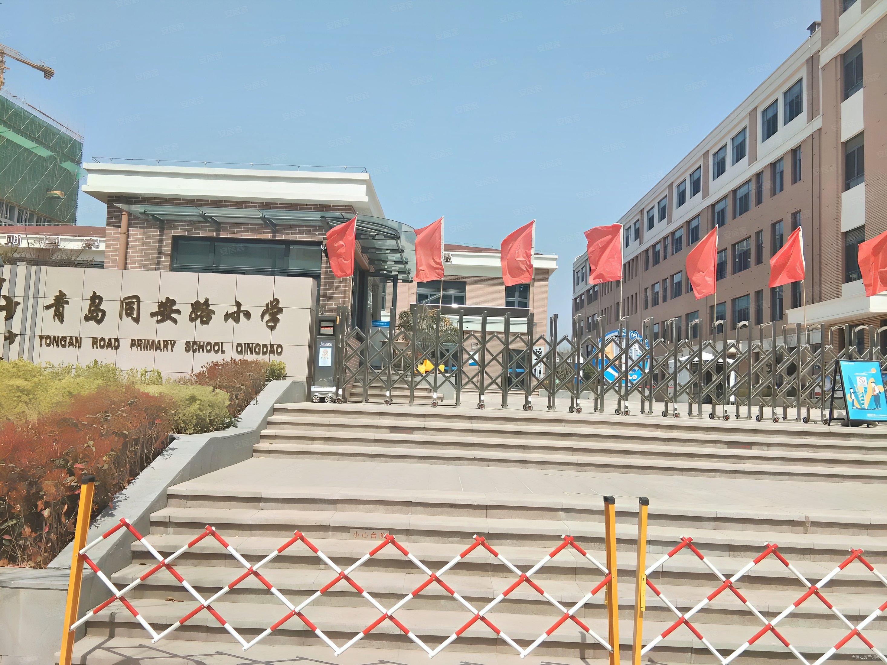 新上浇筑3楼 电梯房 四区105平 280万议 全明南厅3室,浮山后四小区