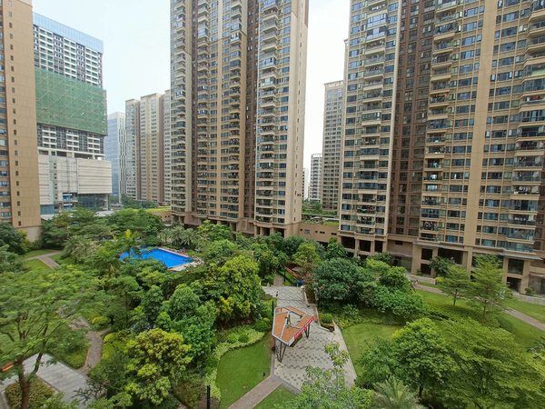 深圳宝安塘尾华强城(一二期)华强城一期 地铁口精装三房 家电齐全