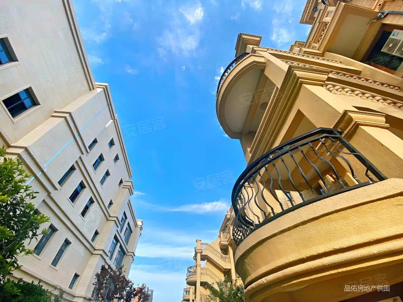 荣德河与墅 上叠赠送露台 采光好 三套房设计 急售