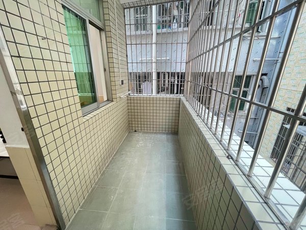 深圳宝安沙井万丰村房子精装一房一厅  还很新 随时看房 靠近市民广场