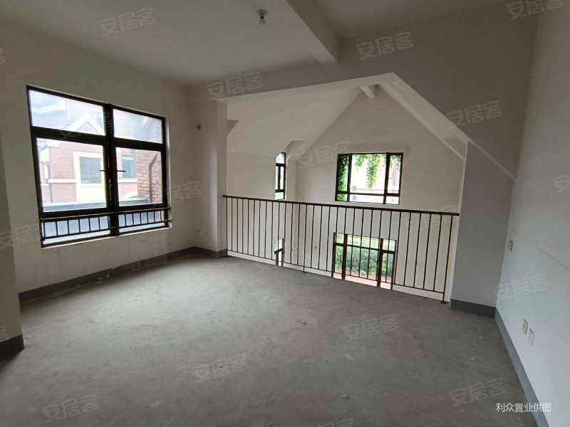 江宁大学城 独栋别墅花园400平 东方龙湖湾 价格低的没朋友