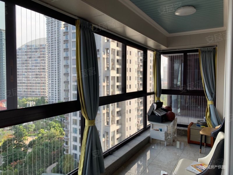 园博1号(公寓住宅)4室2厅2卫234㎡东980万