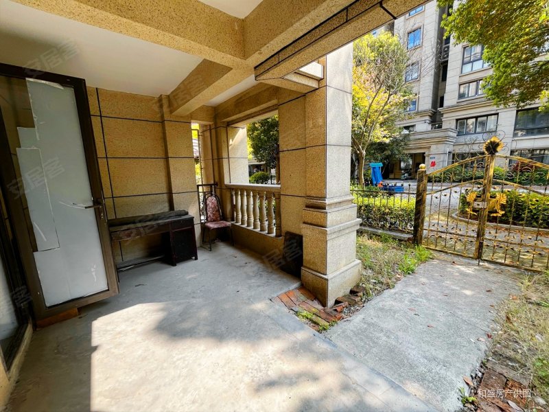 急售石梅附近香榭丽墅毛坯三房底楼带院子电梯花园洋房