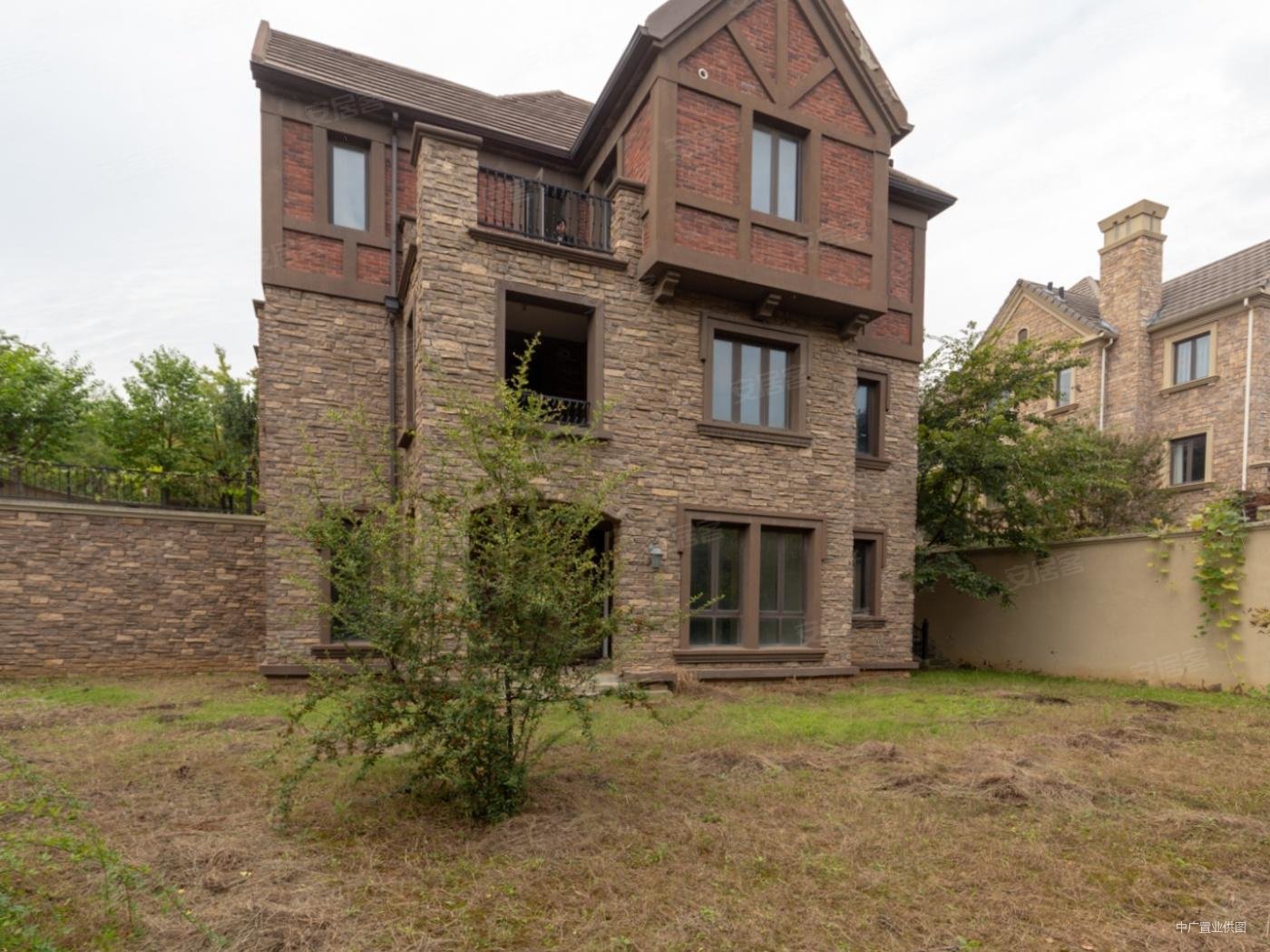 紫金七号宝华山纯独栋山景别墅