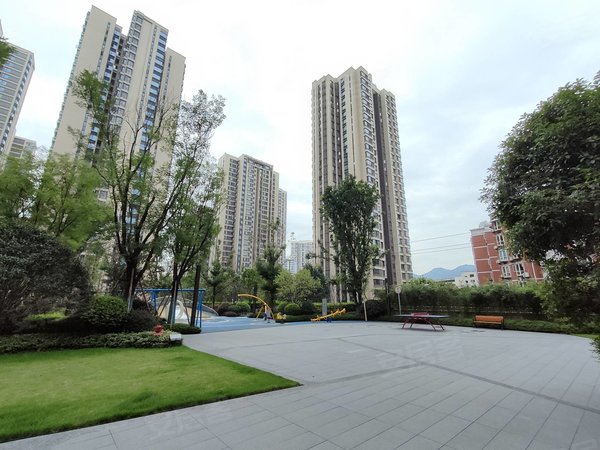 重庆沙坪坝新桥华宇城m2组团沙坪坝凤鸣山华宇城  南北通透 配套齐全