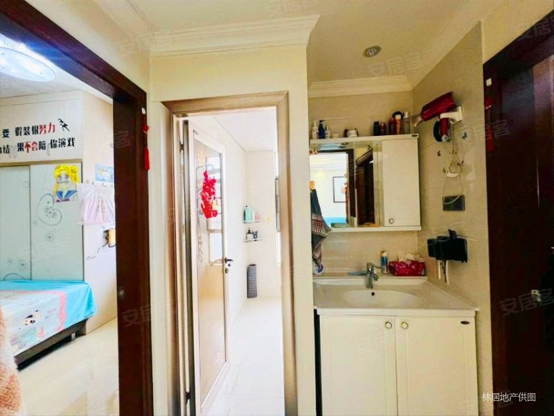 双龙报珠户型,111平方三房,可以看鸟巢,证在手产权清晰!