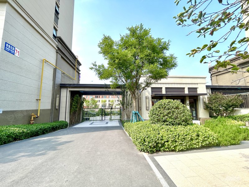 鲲栖府香堡花园(别墅)3室2厅3卫144㎡南北300万