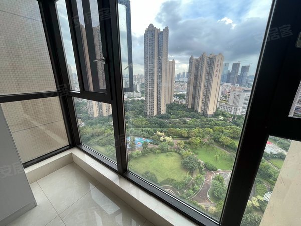 广州天河东圃兰亭盛荟进口真皮大沙发,光线赞 业主诚意租 密码看房