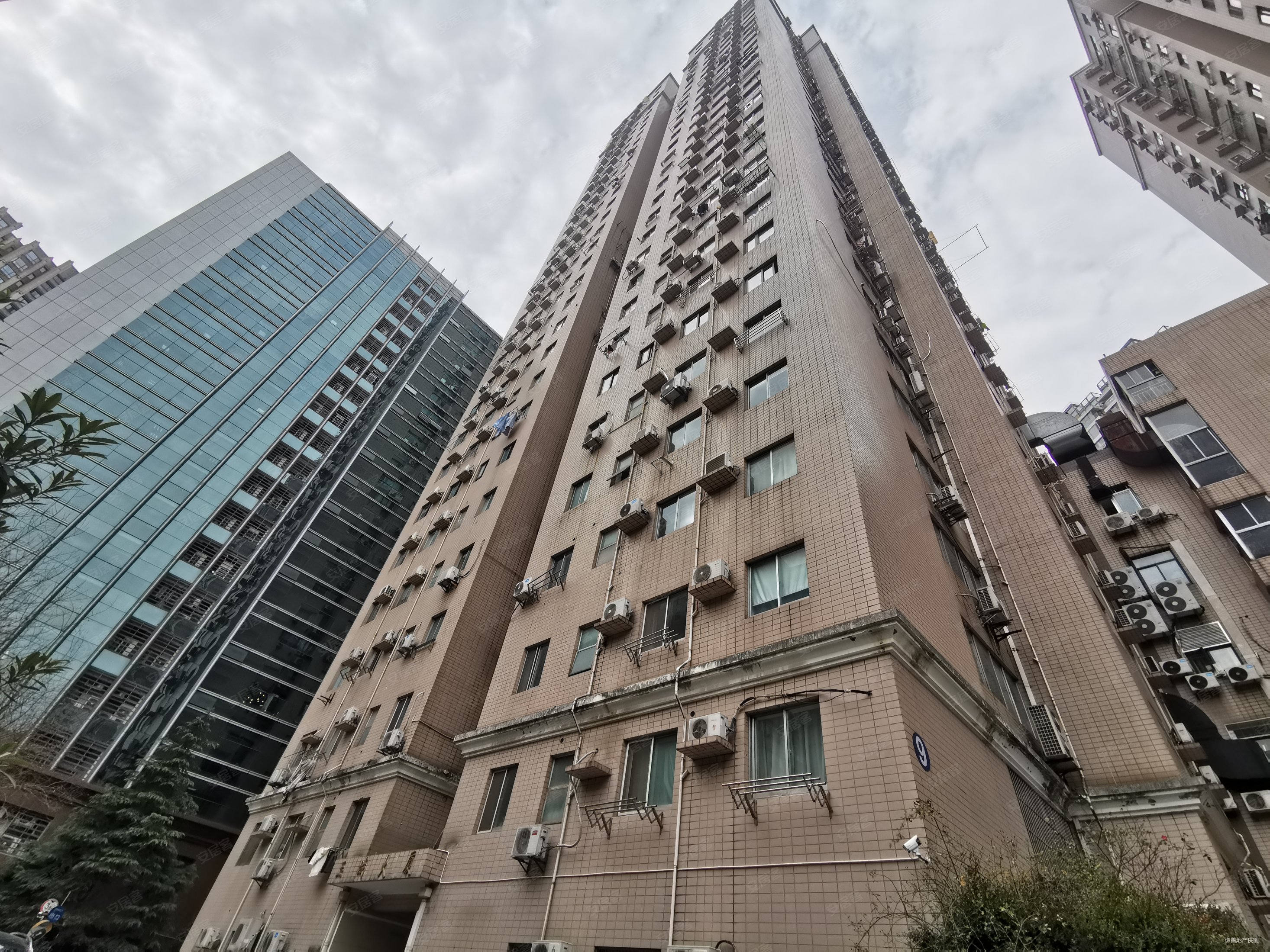 玉城大厦3室2厅1卫156.37㎡南北399万