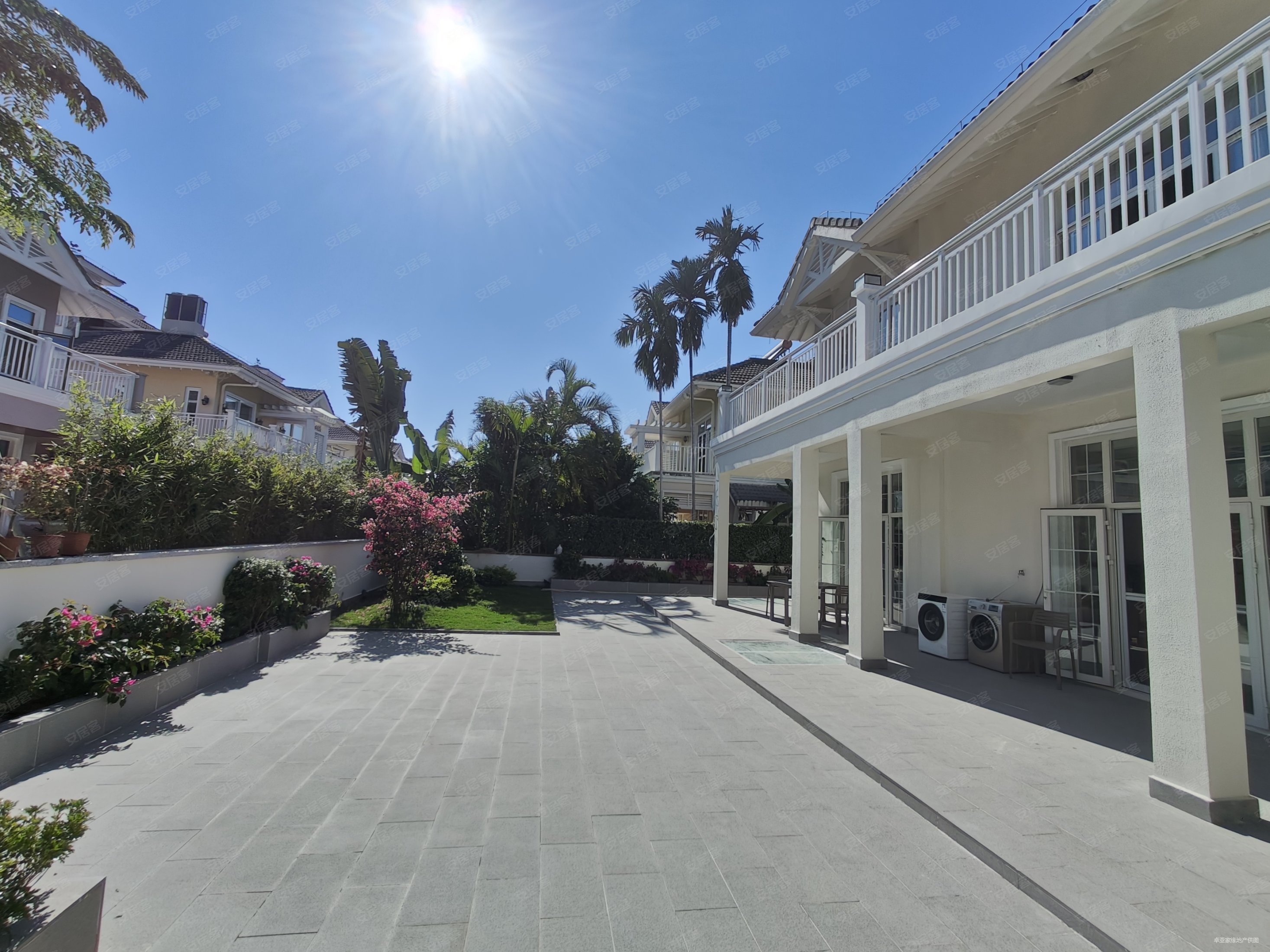 三亚湾海边独栋别墅 鲁能游艇 豪装9房 通透明亮 超大花园