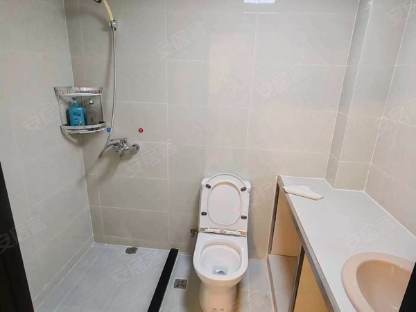 团结桥地铁站 苏城医院 大龙新村二楼二房带独库整租 看房方便