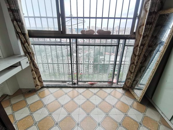 重庆潼南潼南城区国防大厦江北广场附近电梯房两室出租!