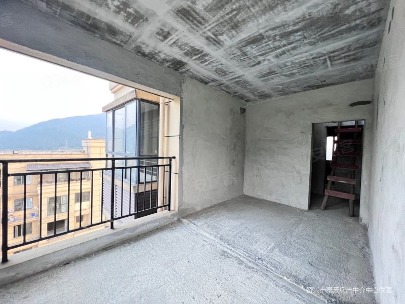 互湘东江湾5室2厅3卫138㎡南北110万