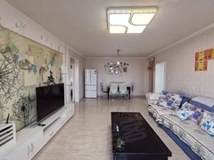 阿克苏阿克苏市阿克苏城区天山名苑，电梯精装两室，客厅大空调，家电齐全，年租18500出租房源真实图片