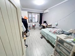 北京丰台太平桥六里桥东电力医院太平桥 两家用一个卫生间 南向 大主卧带阳台出租房源真实图片