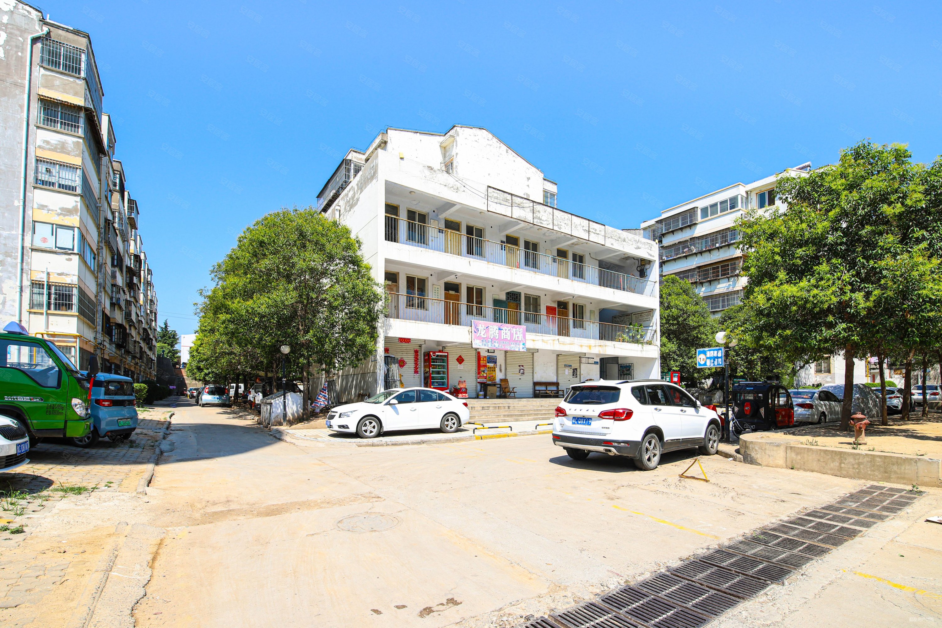 开拓龙腾苑低楼层板楼近医院大两房产权清晰南北通透