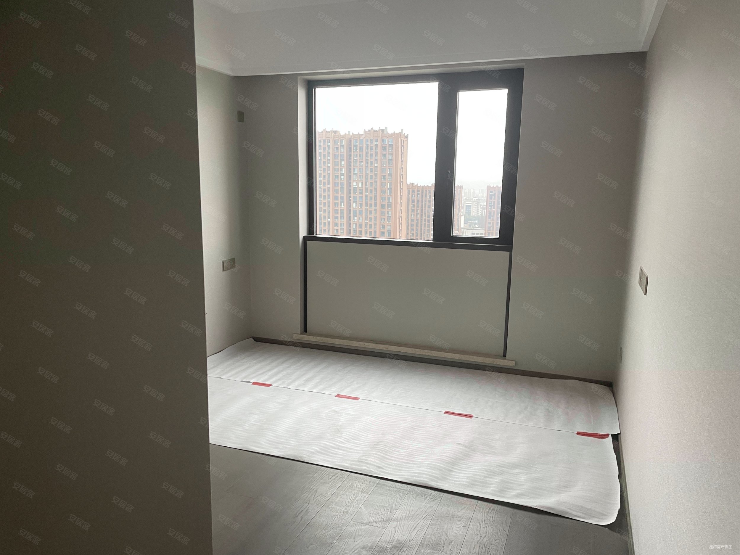 龙山名都4室2厅3卫169㎡南北285万