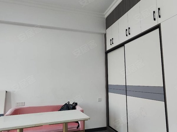 桂林七星玉满大酒楼信昌棠棣之华多套1房出租好房推荐 万达广场 棠棣之华旁小区1房1厅1卫出租房源真实图片