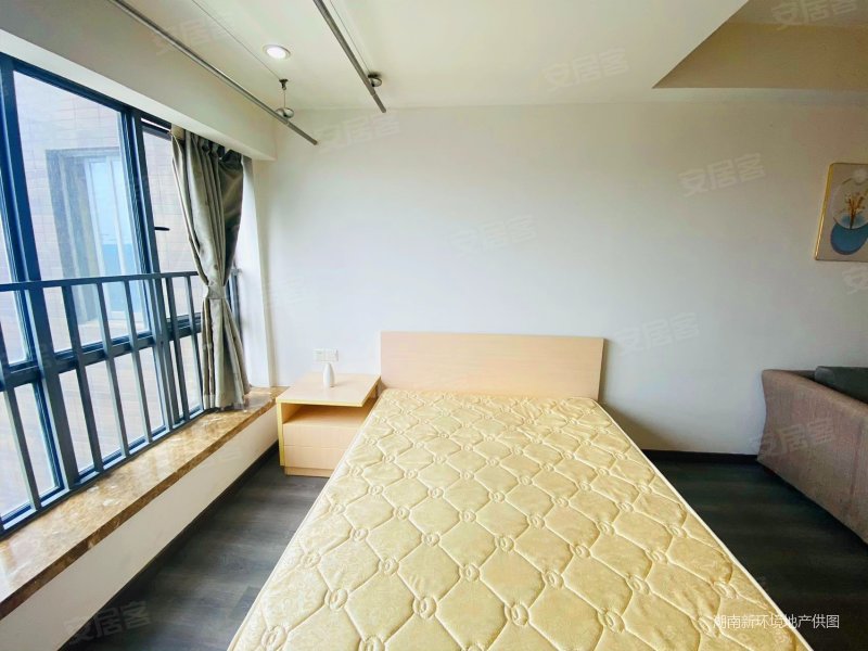 融科香山国际楼龄新产权清晰交通便利带电梯近医院