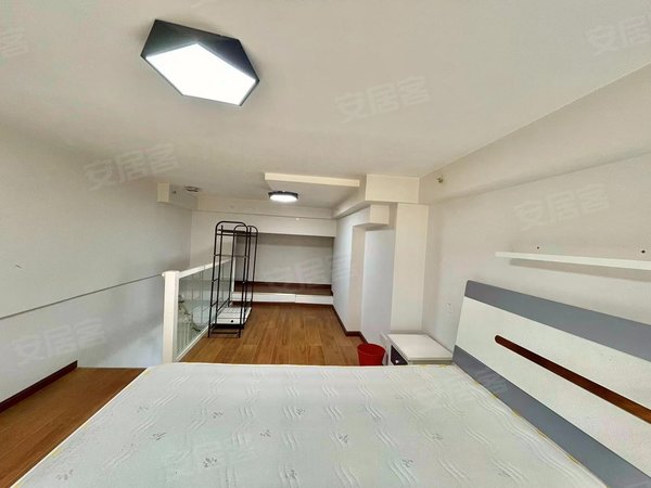 loft复式公寓万彩城财经大学云南中西结合医院