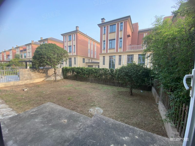 中电银河湾双拼别墅满2年可贷款可看房花园200平