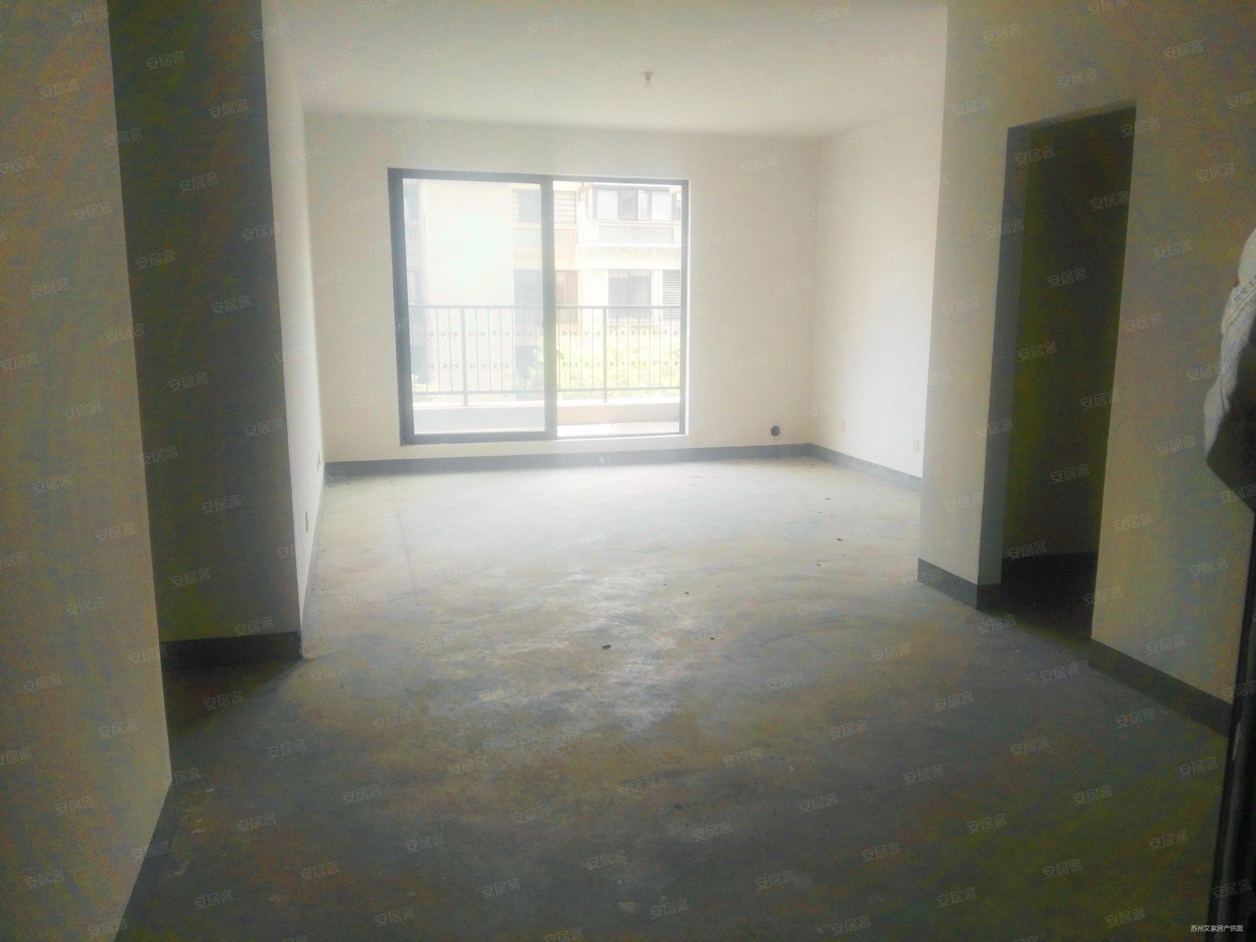 绿地太湖城4房洋房!户型位置都很好,在小区中间纯毛坯诚心出售