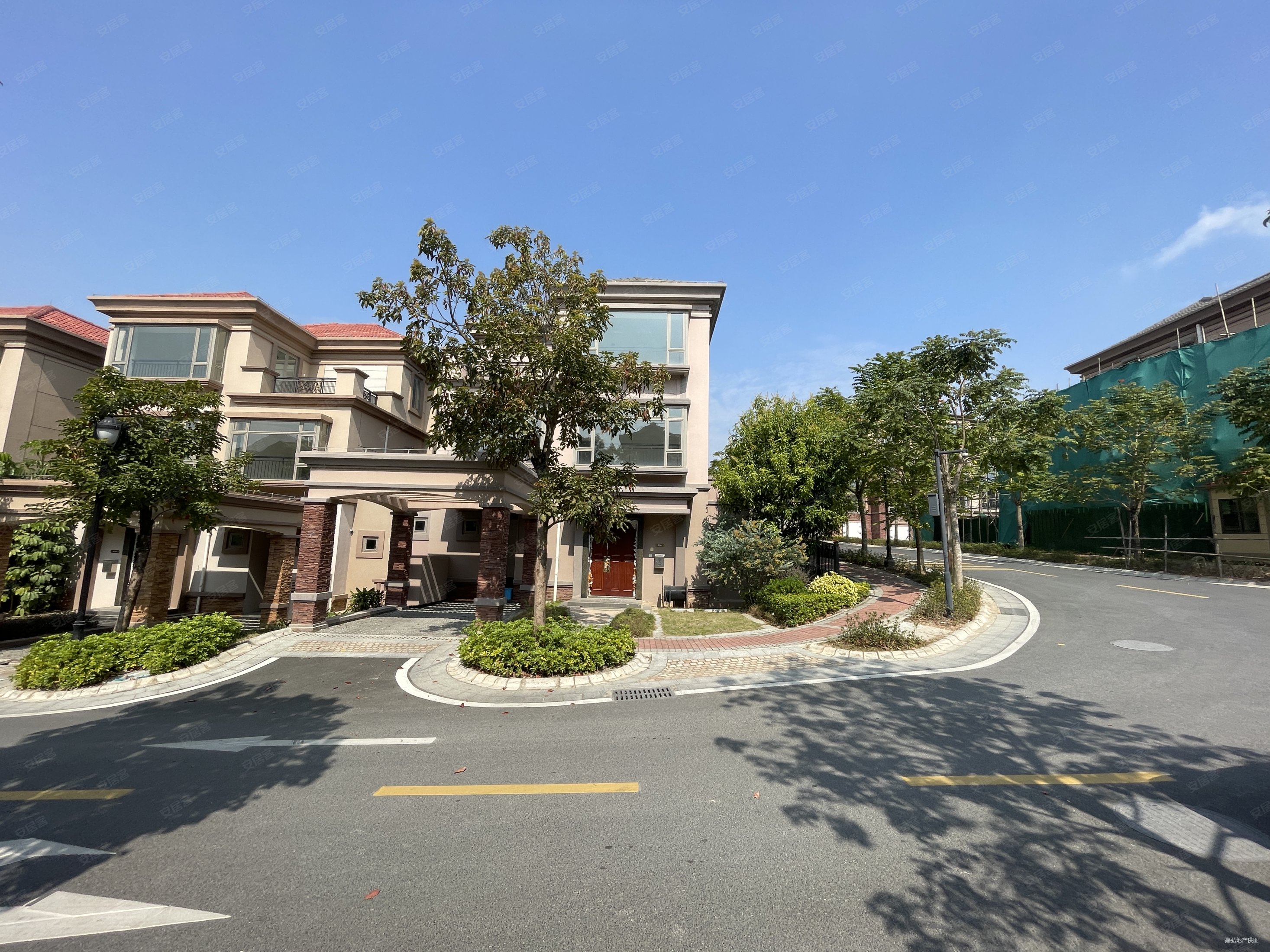 海逸豪庭御峰别墅267平1498万看房方便有钥匙