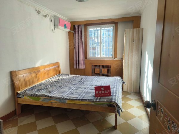 北京房山良乡建华北里低价出租,两居,南北通透,有家具家电,随时入住