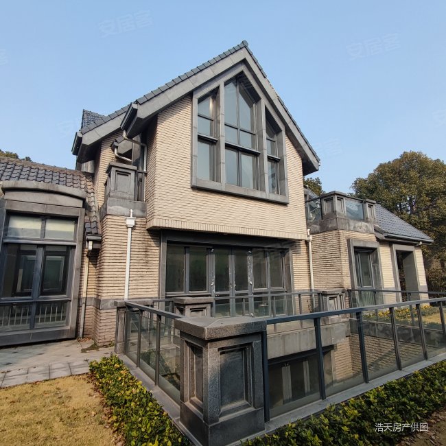 太湖边独栋大别墅  赠送私家车位 房东急售!