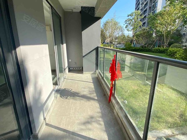 上海嘉定方泰正荣悦珑府近地铁200米 简易轻奢风精装全配三室两厅