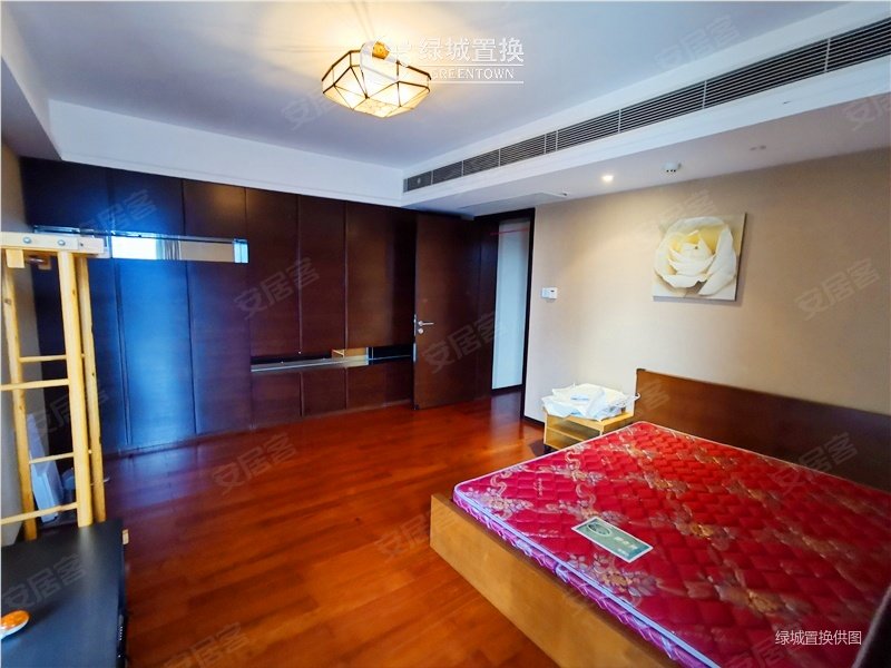 绿城深蓝广场125方东边套,采光好,中区,含车位,可随时看房