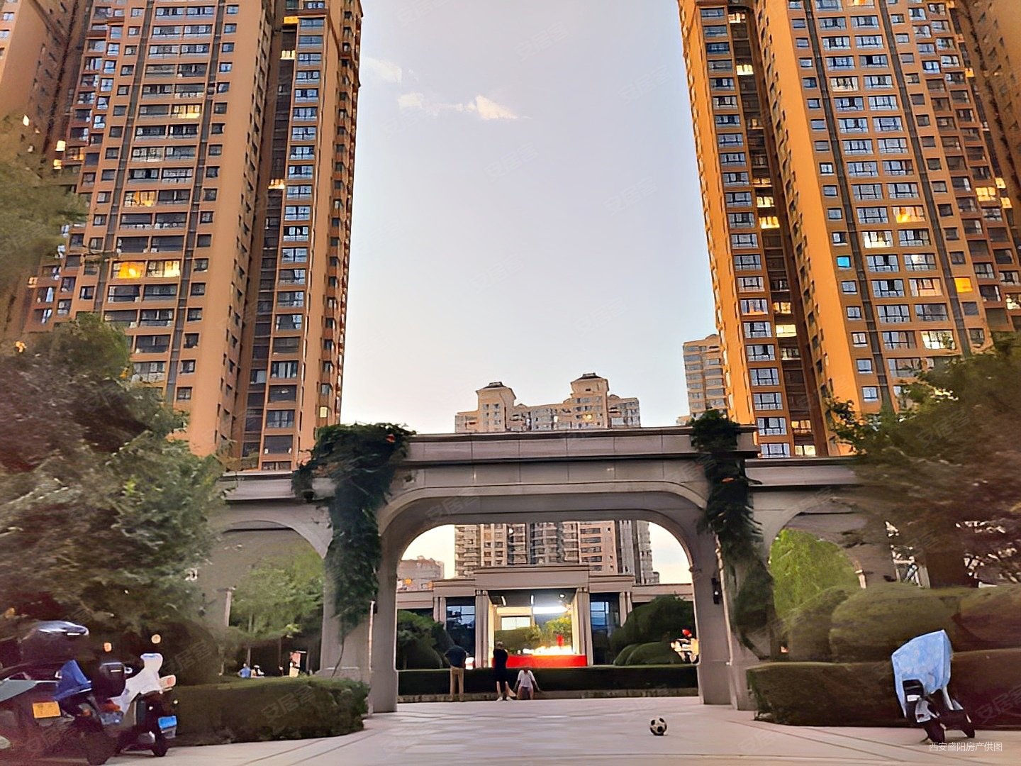 子午大道万景荔知湾2室诚心出售带指看房联系我