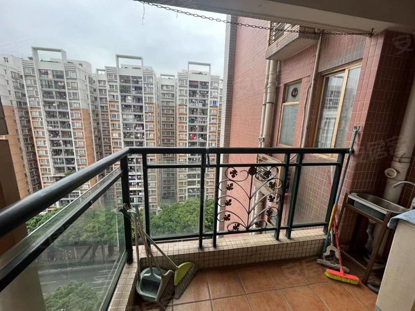 富力广场精装三房通风采光好中心医院旁可拎包入住