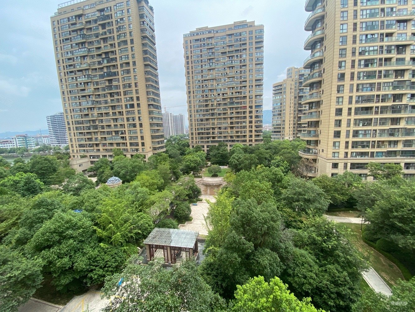 南江壹号横店的陆家嘴 三房二厅 产证满2 高楼层,南江壹号二手房,225