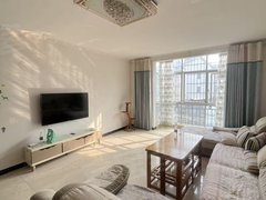 吉首吉首吉首城区乾州精装大四房 随时看房 芙蓉小学 市第四幼儿园 高铁站出租房源真实图片