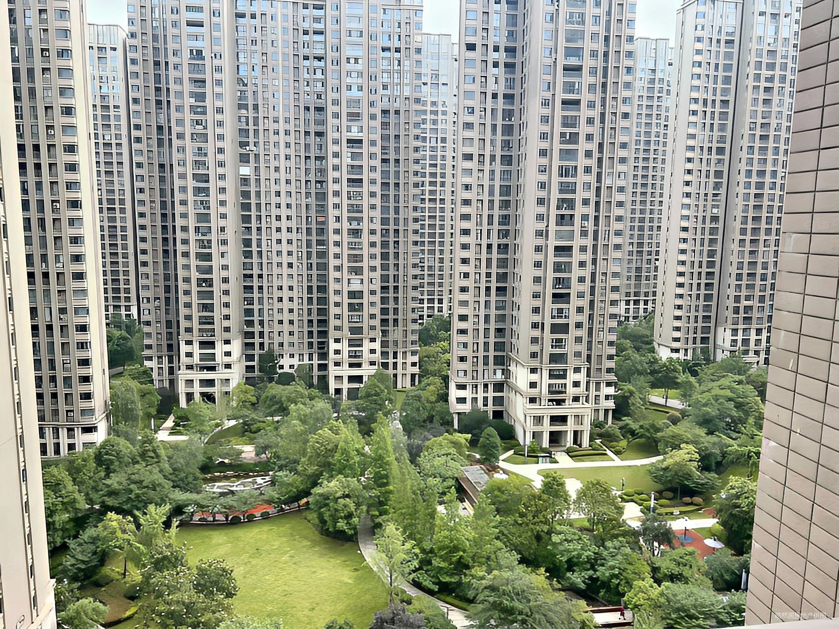 新上市政府八方小区二期电梯豪装四房很好视野送车位