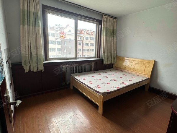 青岛黄岛红石崖天龙花园王台天龙花园套二设施齐全拎包入住出租房源