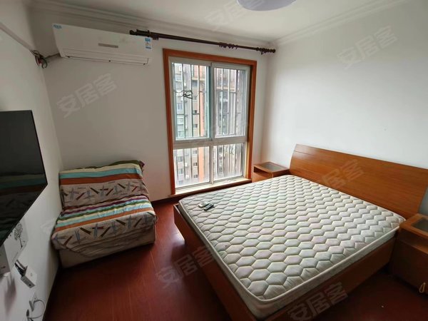 上海闵行诸翟西郊虹韵城景雅苑景雅苑高楼层一房一厅,门口菜市场公交