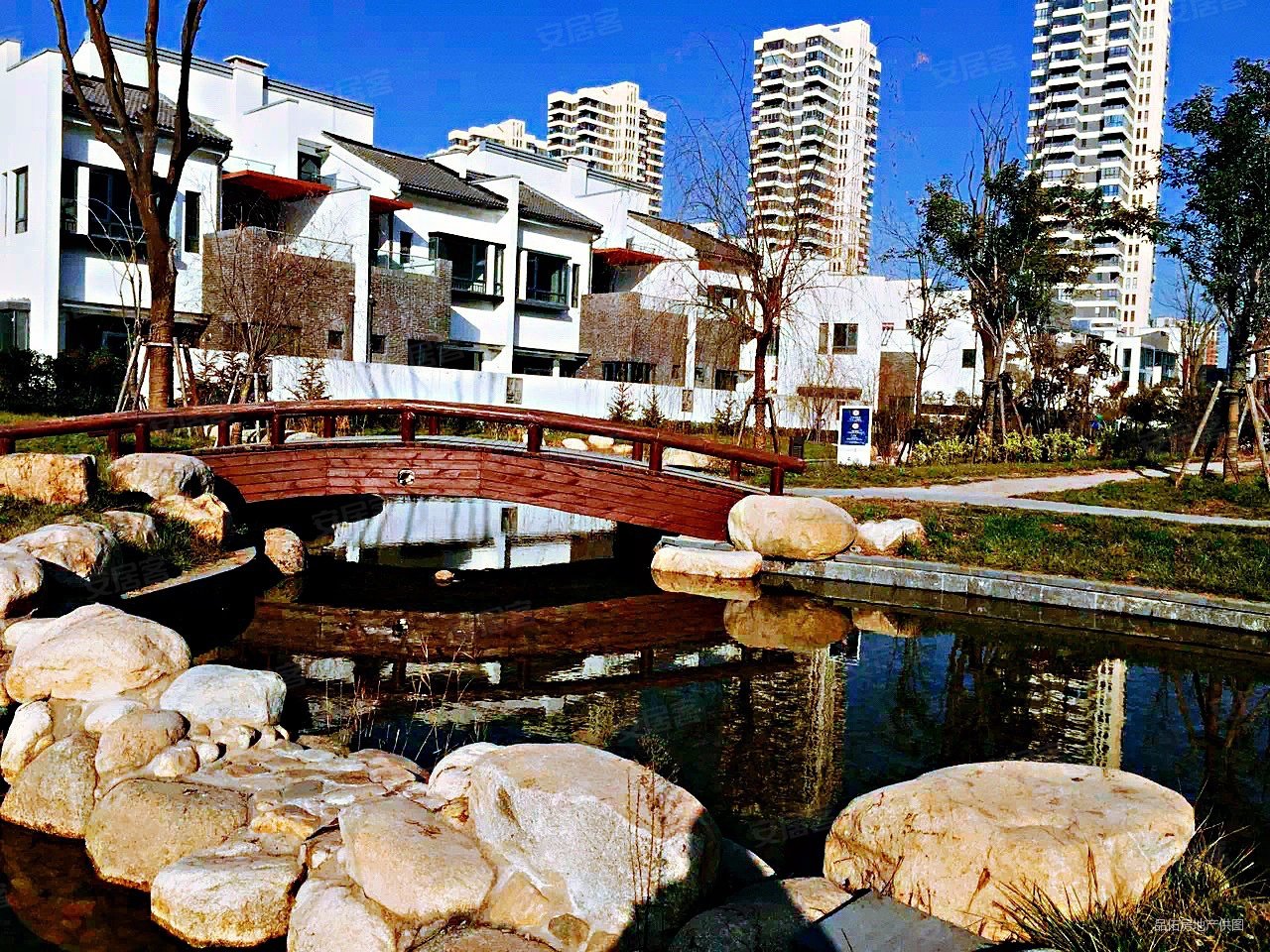 浐灞半岛叠拼别墅带院子送地下室精装修中央空调急售