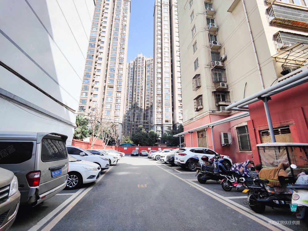 城市花园 新都汇地铁口,精装三室,房东诚心出售